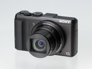 光学30倍の高倍率と小型軽量デザインを両立した多機能コンパクト