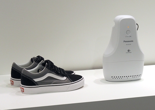 スメハラ対策にニオイを狙い撃ち! パナソニックの「靴」脱臭機 | マイ
