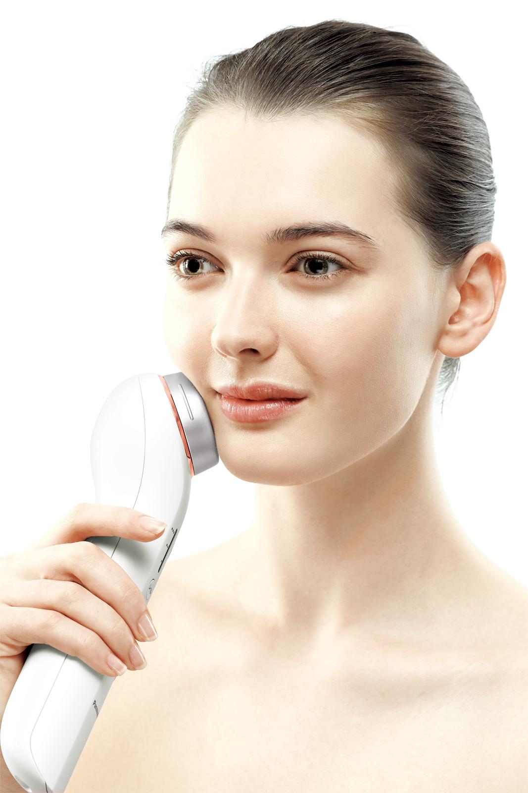 RF(アールエフ)美容器 EH-SR70 を発売 | 個人向け商品 | 製品