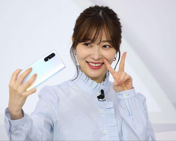 木梨憲武が指原莉乃とユニット結成!? CM発表会でデビュー熱望