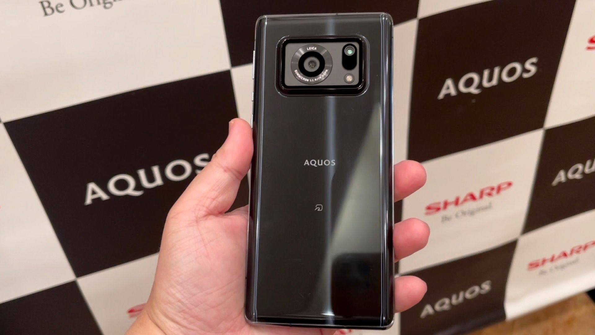 シャープが1インチカメラセンサー搭載「AQUOS R6」を発表（石川温
