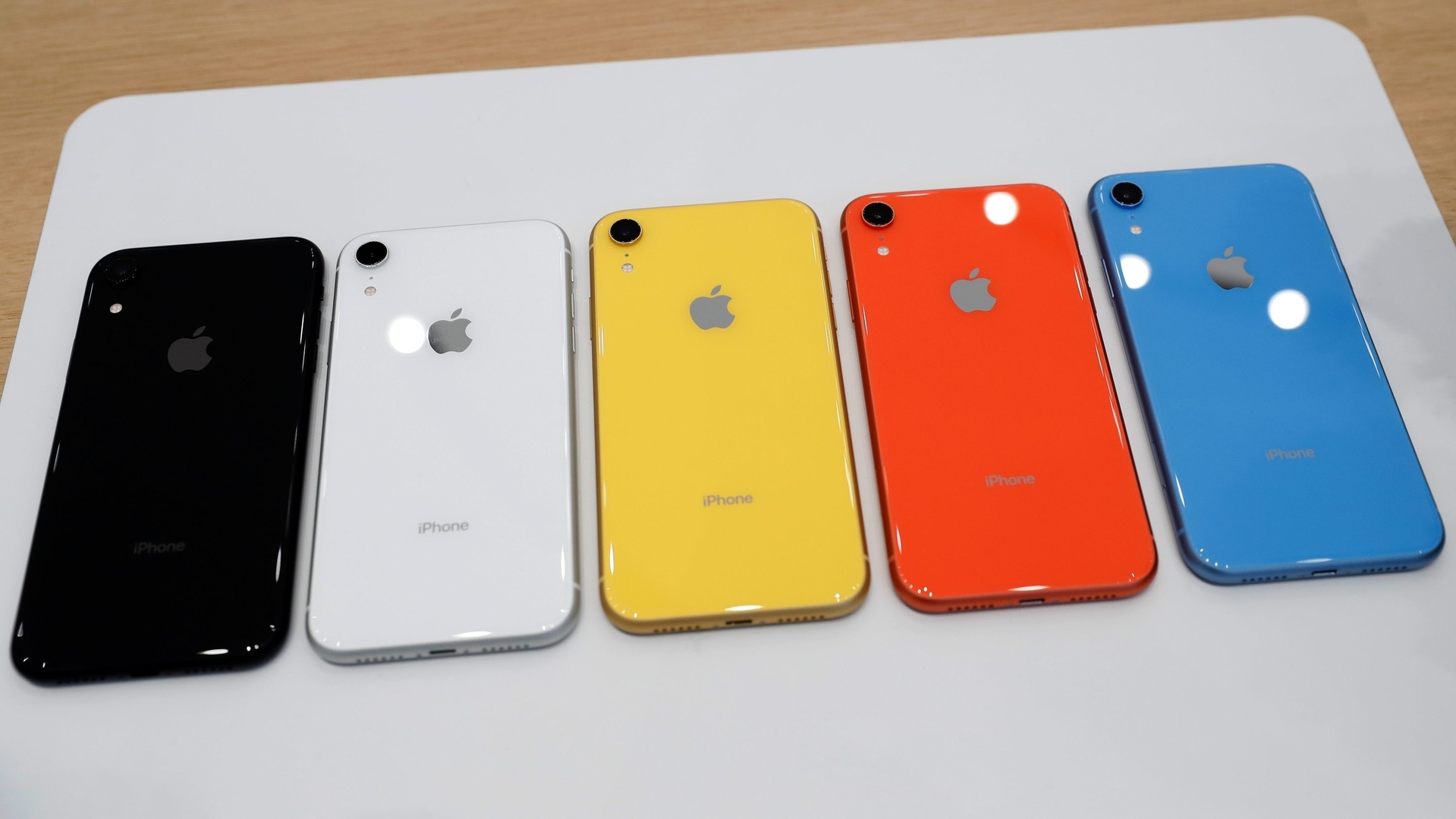 アップル、日本での『iPhone XR』の価格を値下げか。キャリア3社に補助