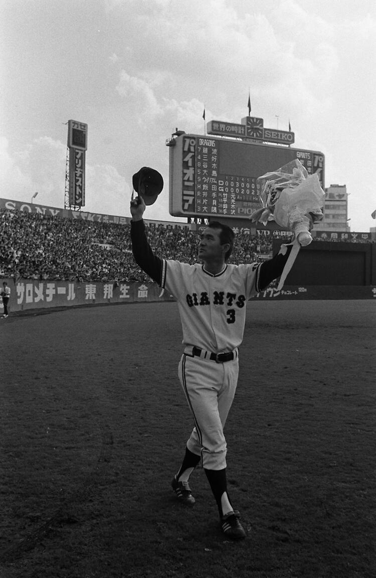 ミスタープロ野球」長嶋茂雄の引退試合…ナゼ満員にならなかった