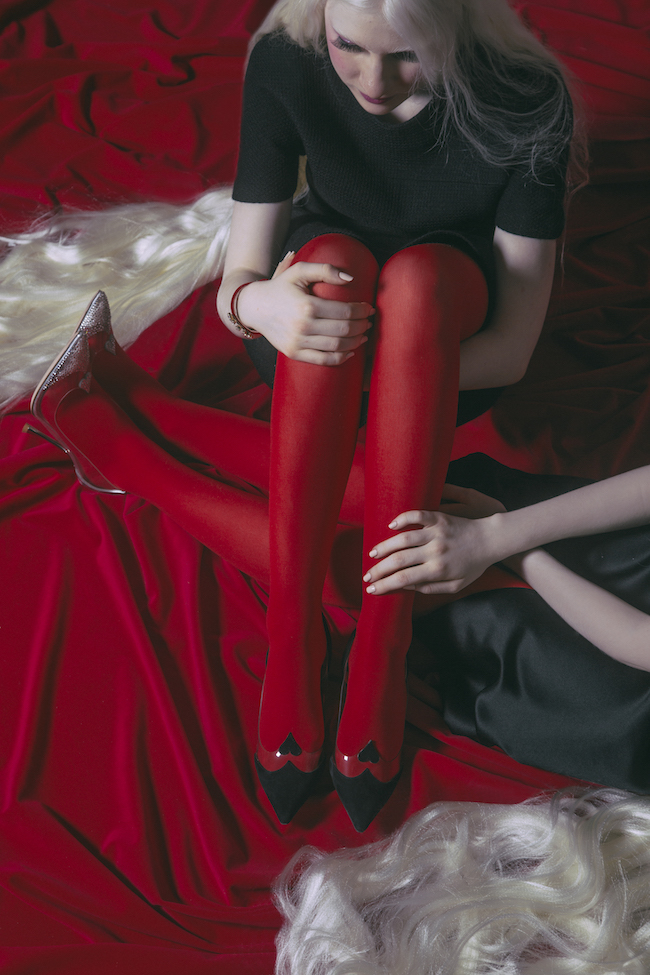 Roger Vivier」ハートが甲に浮いて見える “アイ ラブ ヴィヴィエ”の