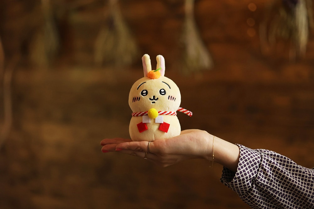 2023年はうさぎ年ッ！「ちいかわ」鏡餅風マスコットや年賀はがきが郵便