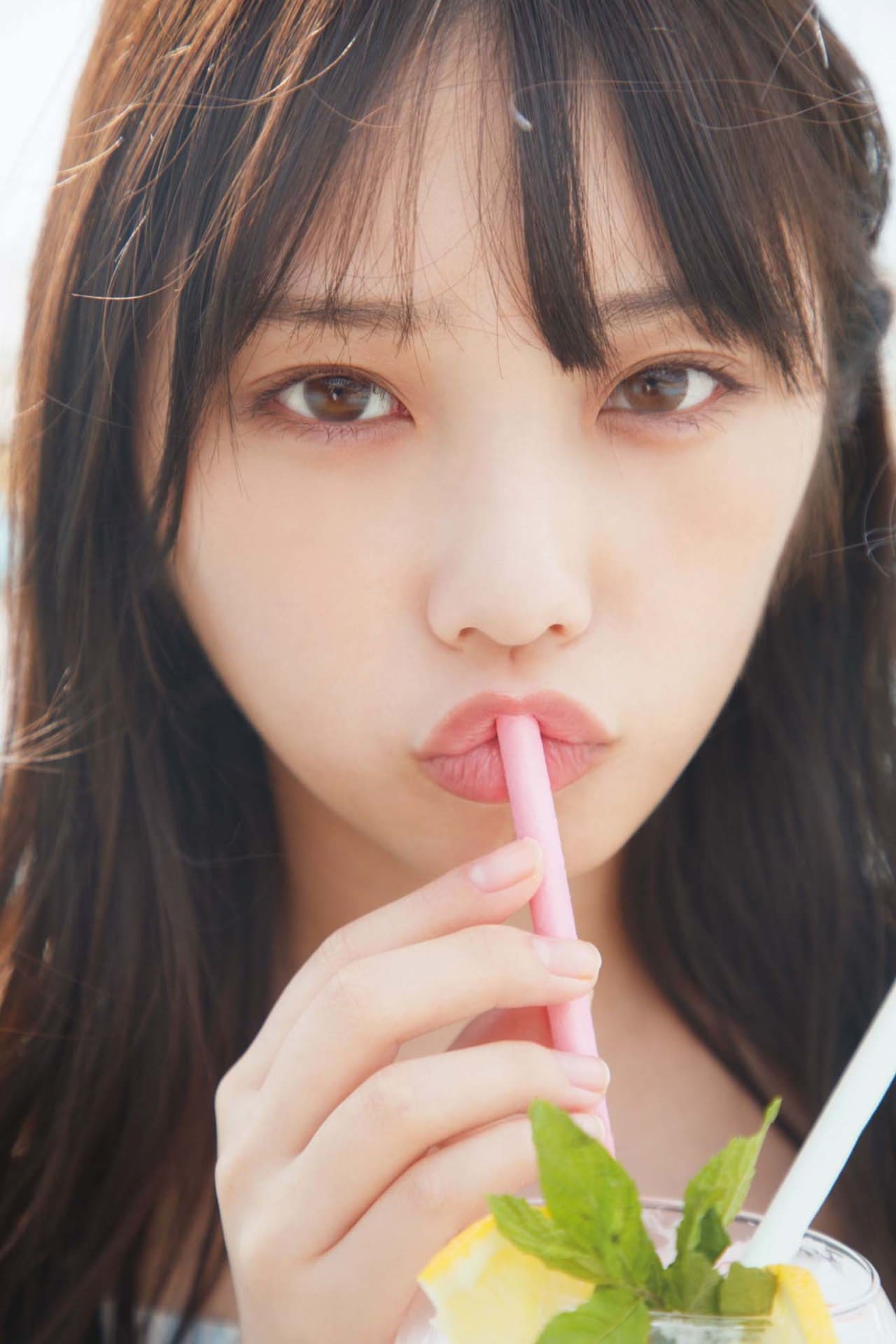 乃木坂46与田祐希、シチリア島でジュース飲む写真集先行カット - 音楽