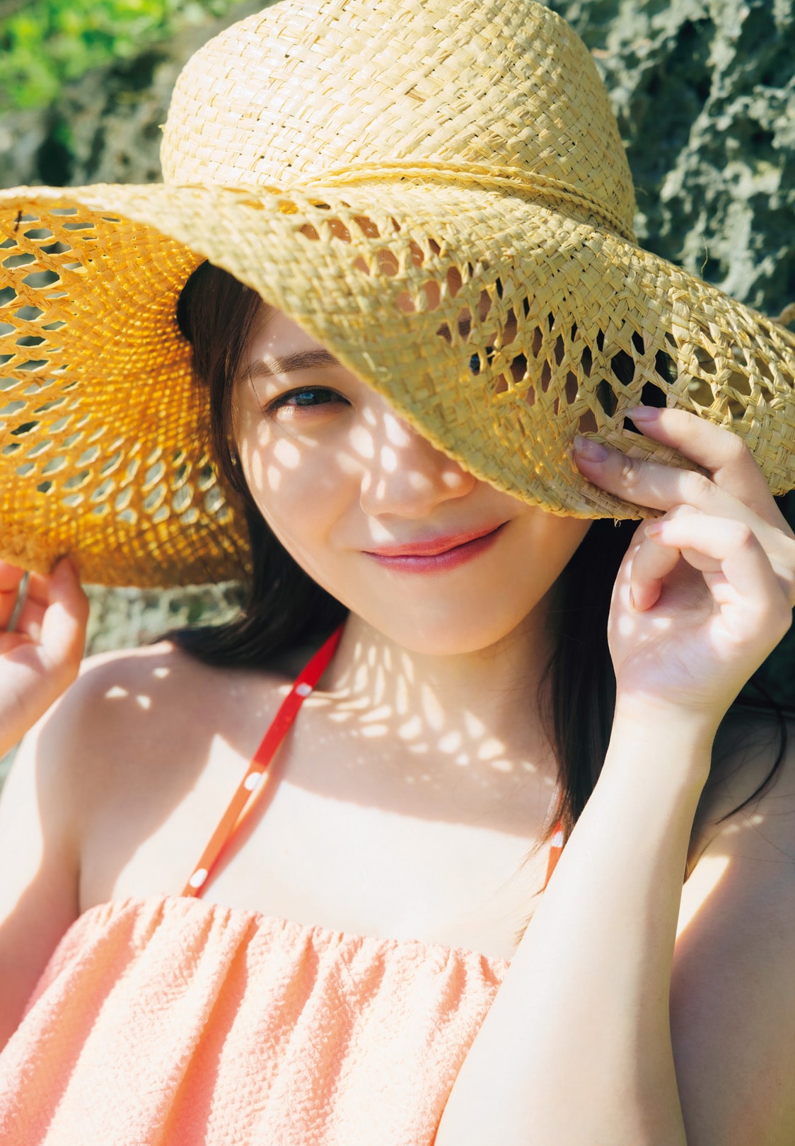 乃木坂46田村真佑、グアムのビーチで微笑む（表紙全4種画像 / コメント