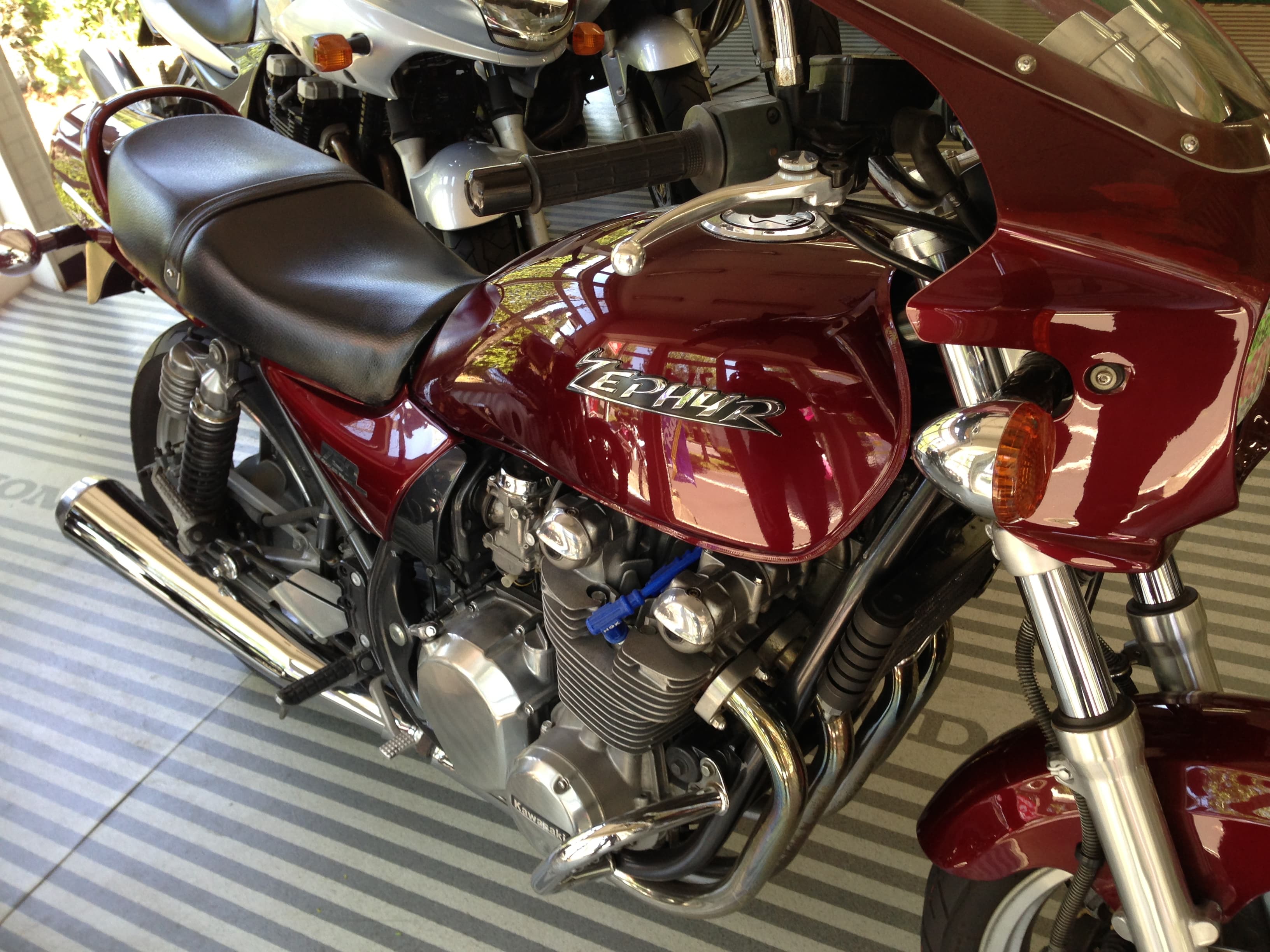 オオカワシートでゼファー750の段付きシートを作ってみた - おならいだ