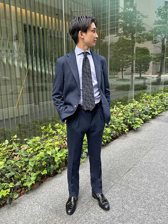 ビジネスといえばネイビースーツ | スタイリング