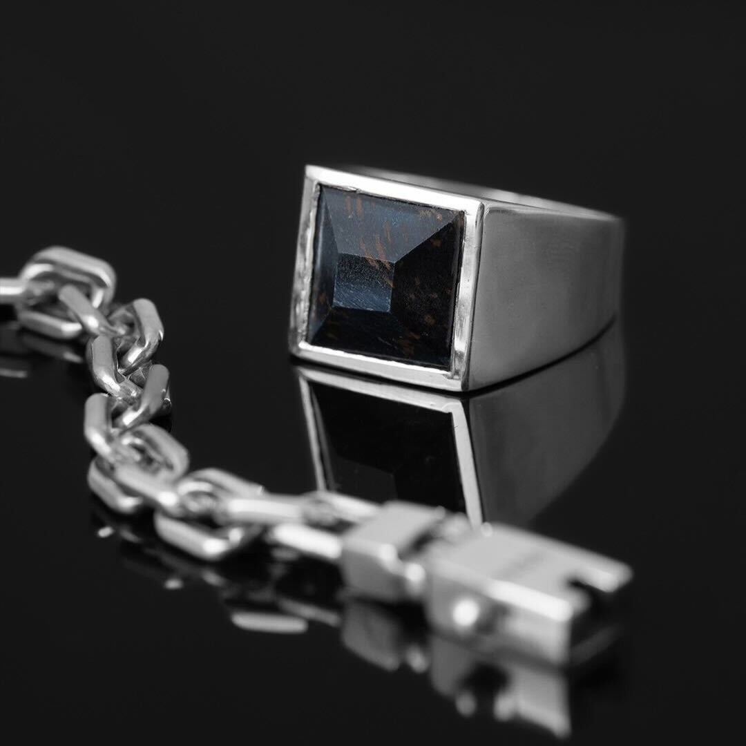Blue Tiger Eye square ring – HASH.