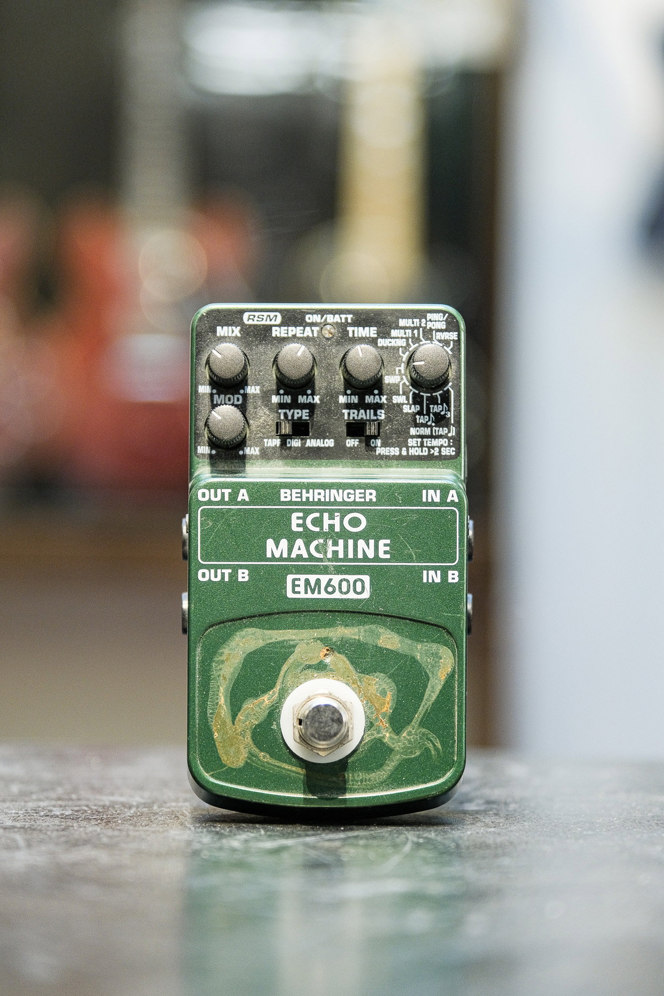 USED Behringer EM600 Echo Machine Pedal