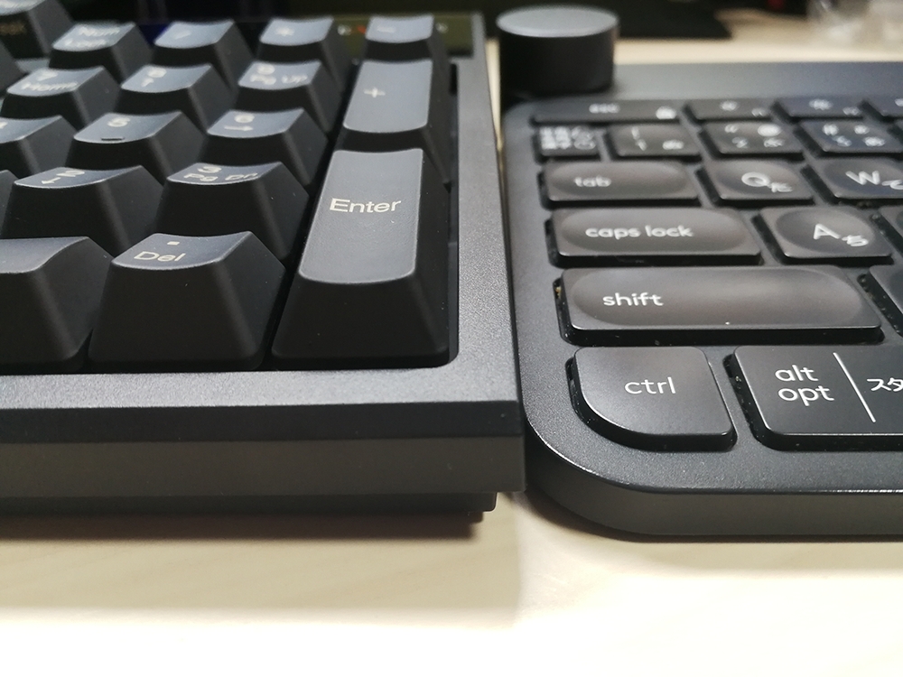 REALFORCE R2(R2-JP4-BK)レビュー | 2万円の「Logicool Craft」と比べ