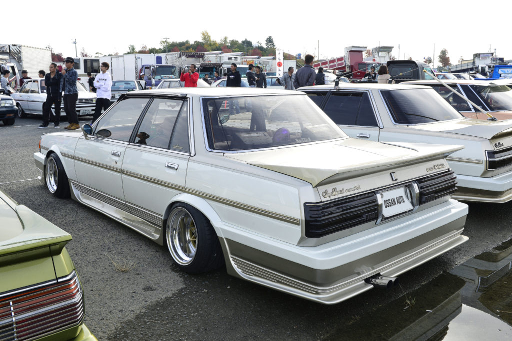 純正ツートンのままで攻めの加工に挑む | ossanauto