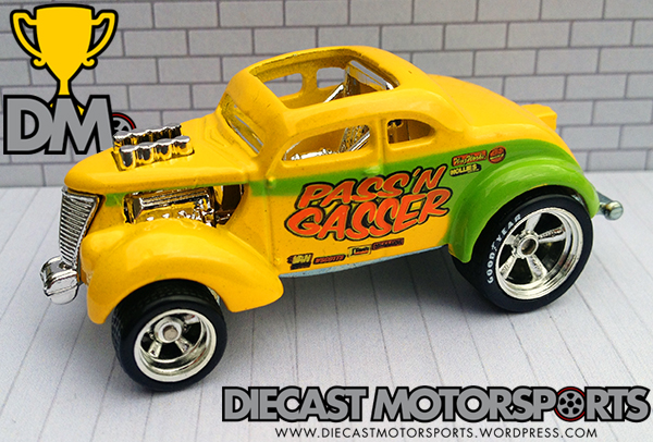 Hot Wheels Garage 30-Car Set: PASS'N GASSER – ORANGE TRACK DIECAST