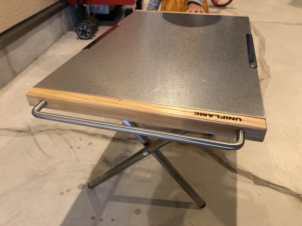 焚き火テーブルのオリジナルカスタム ～タオル・小物ラック取付～ | I