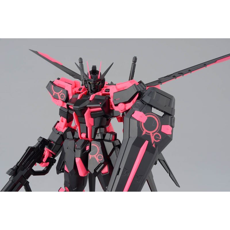 MG 1/100 AILE STRIKE GUNDAM Ver.RM [RECIRCULATION COLOR/NEON PINK