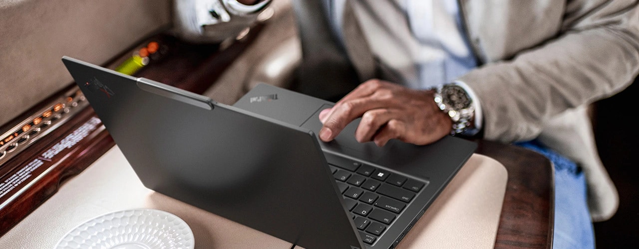 ThinkPad X1 Carbon Gen 12 (インテル® Core™ Ultra） | 大画面で