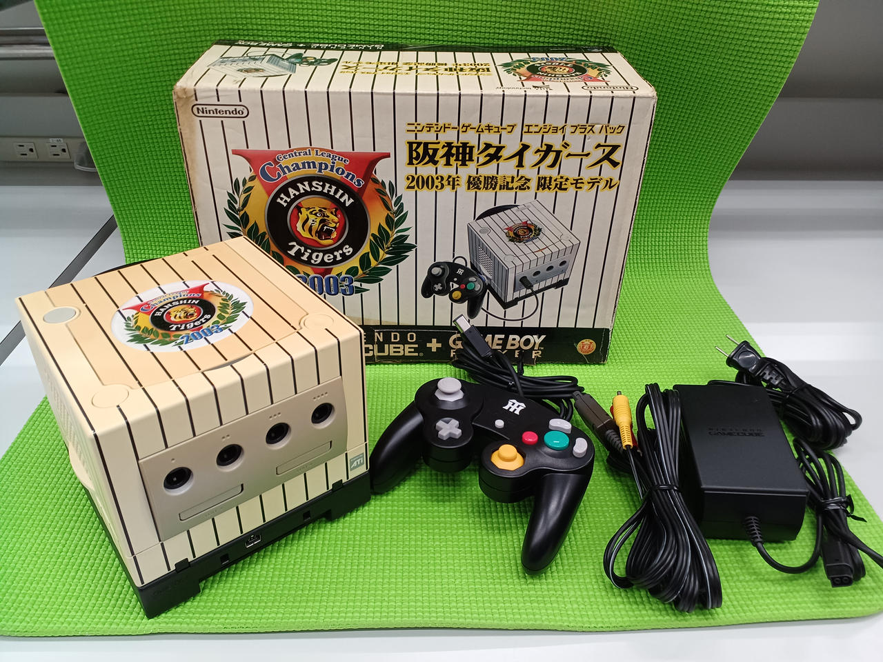 ゲームキューブ阪神タイガース2003年優勝記念限定モデル