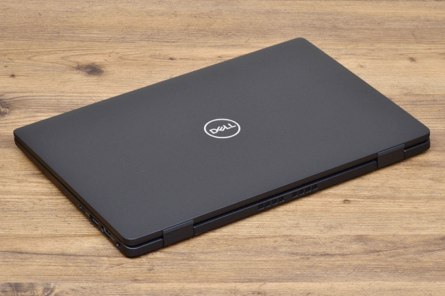 デル Latitude 7330 Ultralight レビュー：超軽量でアクティブに使える