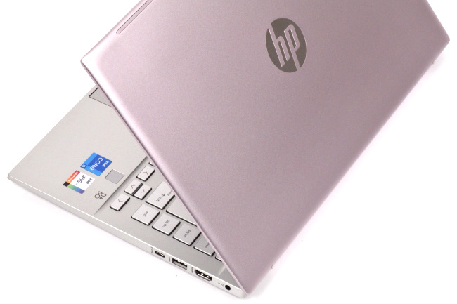 HP Pavilion 14-dv (2022年モデル) レビュー：SAKURAのカラーが