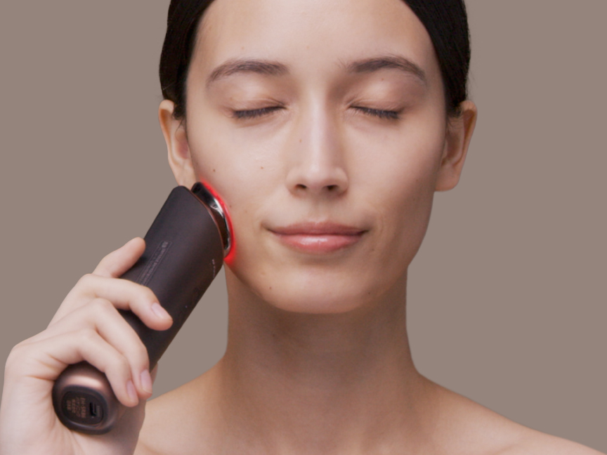 商品特長・効果 | 特長 リフトケア美顔器 バイタリフト RF EX EH-SR86