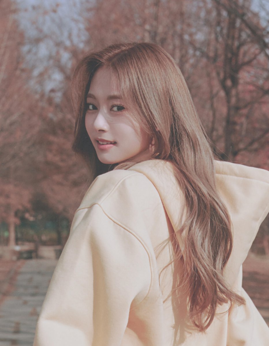 SCAN] Yes, I am Tzuyu (1st Photobook) page 172, 173 #YesIamTzuyu