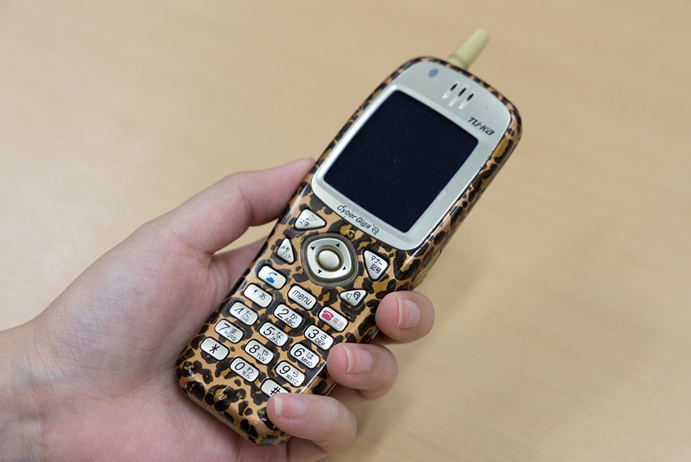 会社の同僚から唐突に渡されたケータイ。。。 それは、まさかの｢TT03 A