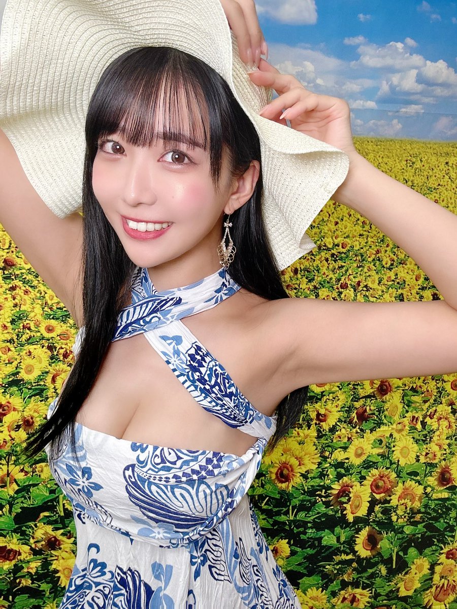 ひまわりの種いっぱい詰まってます🐹🌻 #夏の宿題チェキ 本日21:00発売