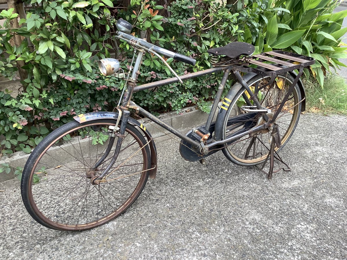 蓮月の入り口にずっと置いてある自転車。 山口自転車の山口ベニー号