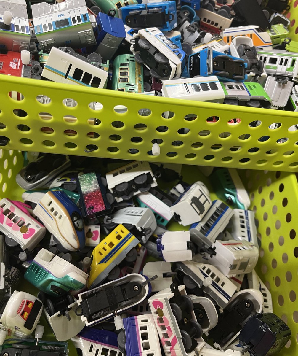 カプセルプラレール 大量入荷‼️ 3両以上のセットができるほど沢山