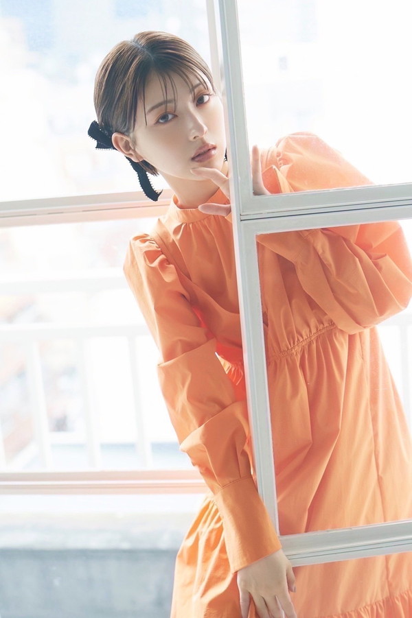 📅カレンダー先行カット公開1月31日に発売される『浜辺美波カレンダー