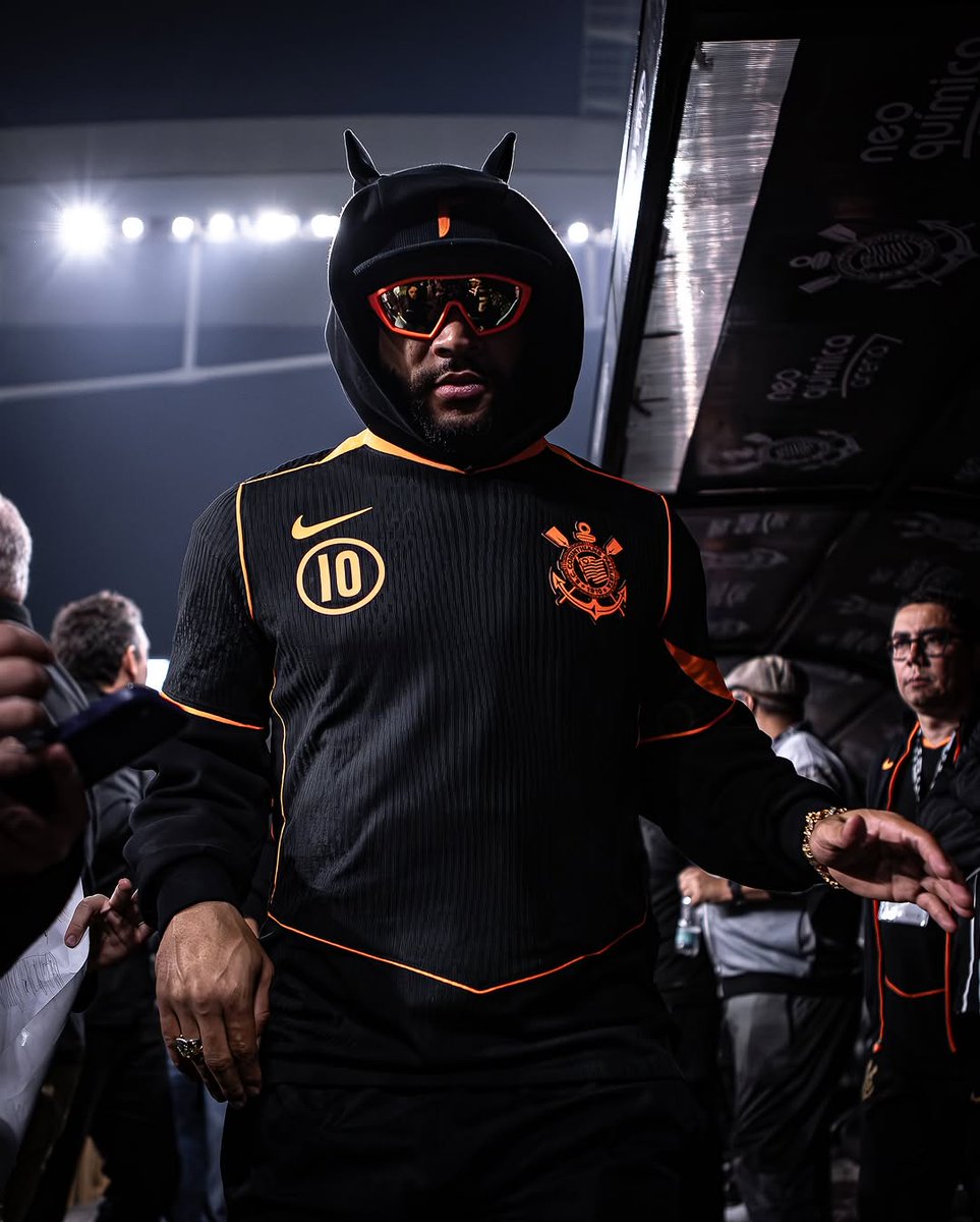 Memphis Depay in Corinthians 2025/26 Third Kit.