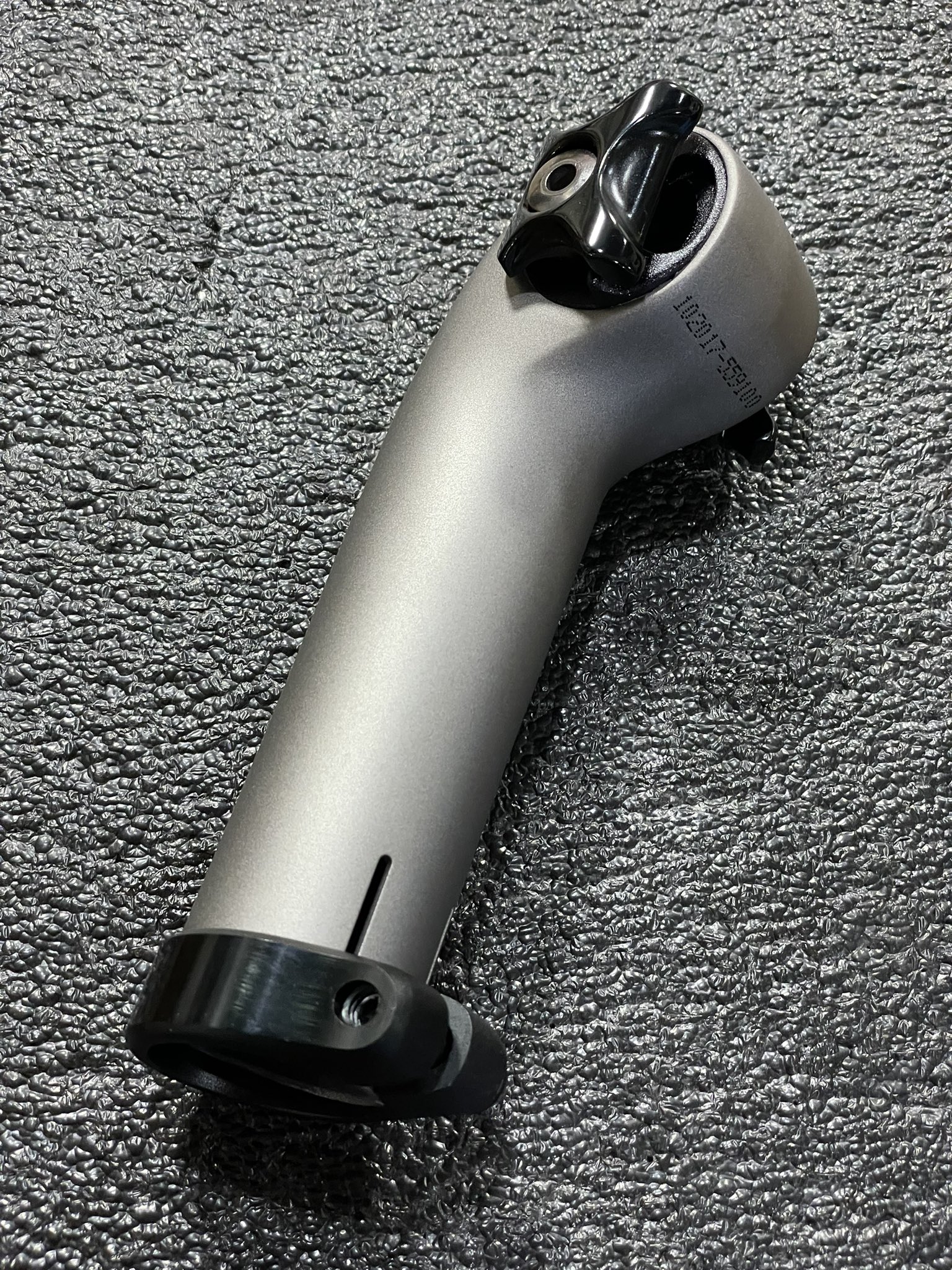 カーボンシートマストキャップ Bontrager カーボンシートマスト