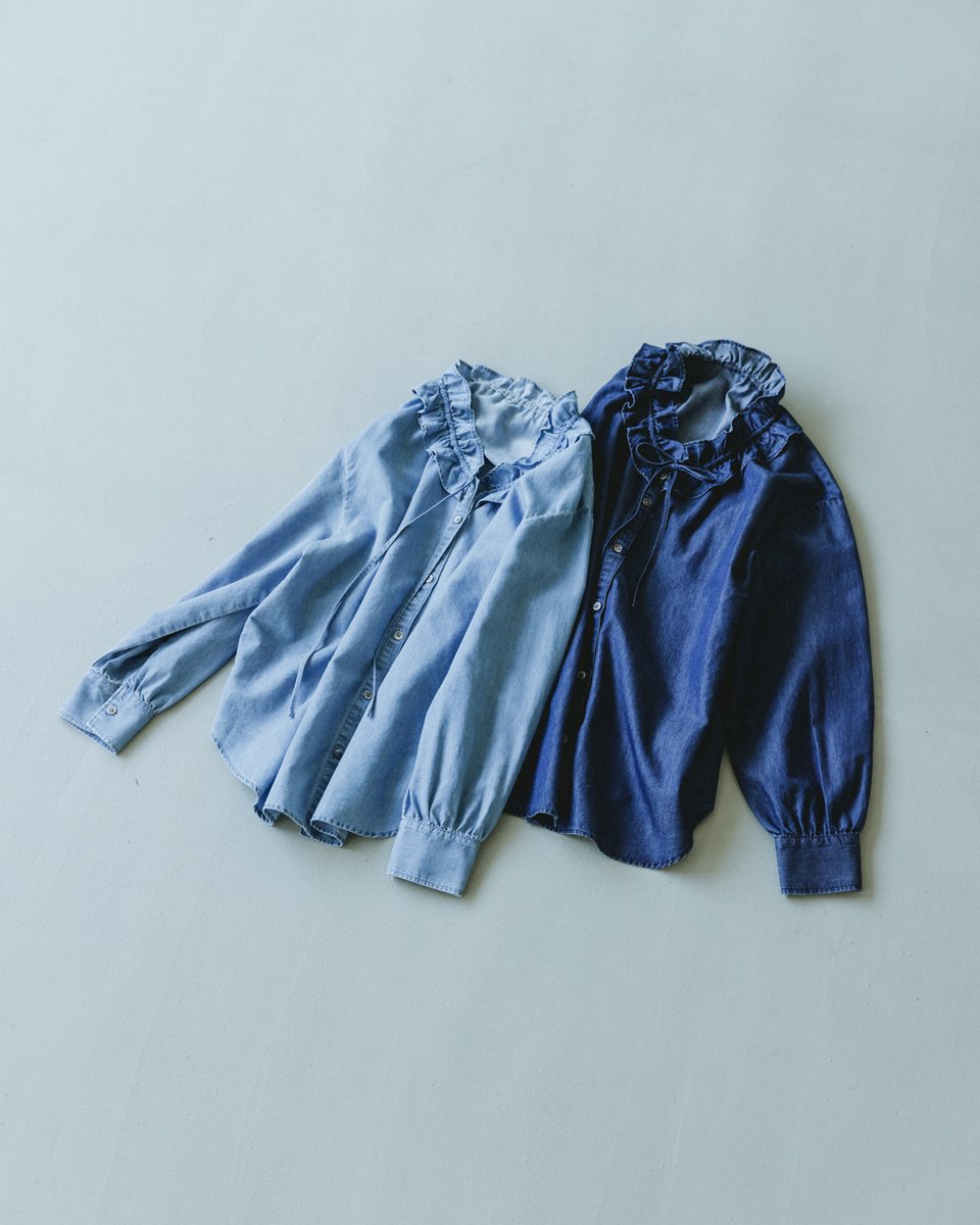 大人の春は、ピリッと甘く。やわらかデニムのフリルブラウスができまし