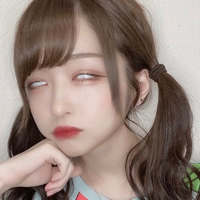 鏡に自分を映してBeautyCamのiPhoneカメラモードで撮ると内カメなのに