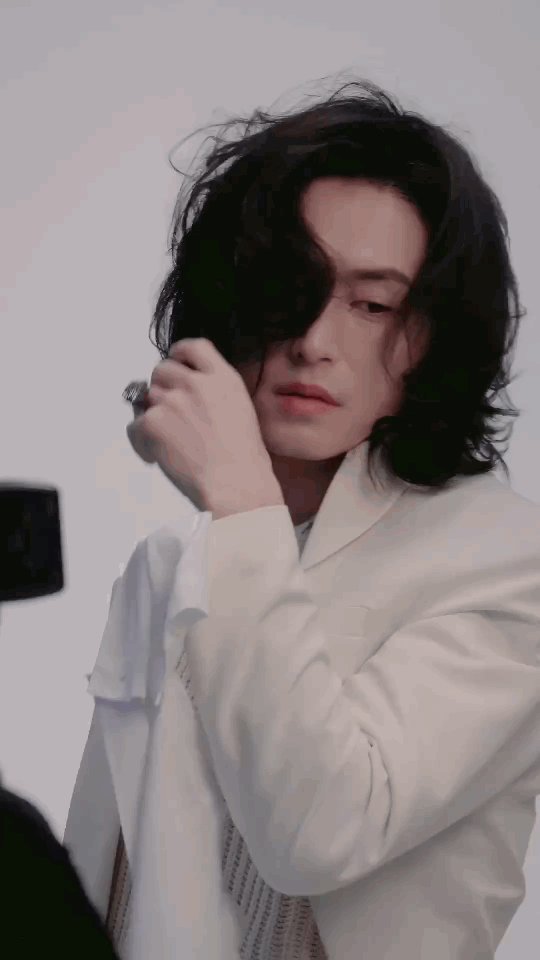 なんと魅惑的な人、狂わせて🤤 #張哲瀚 #张哲瀚 #チャンジャーハン