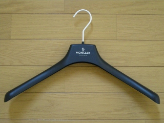 モンクレール ガム ブルー ハンガーとガーメントケース : モノ好き男の