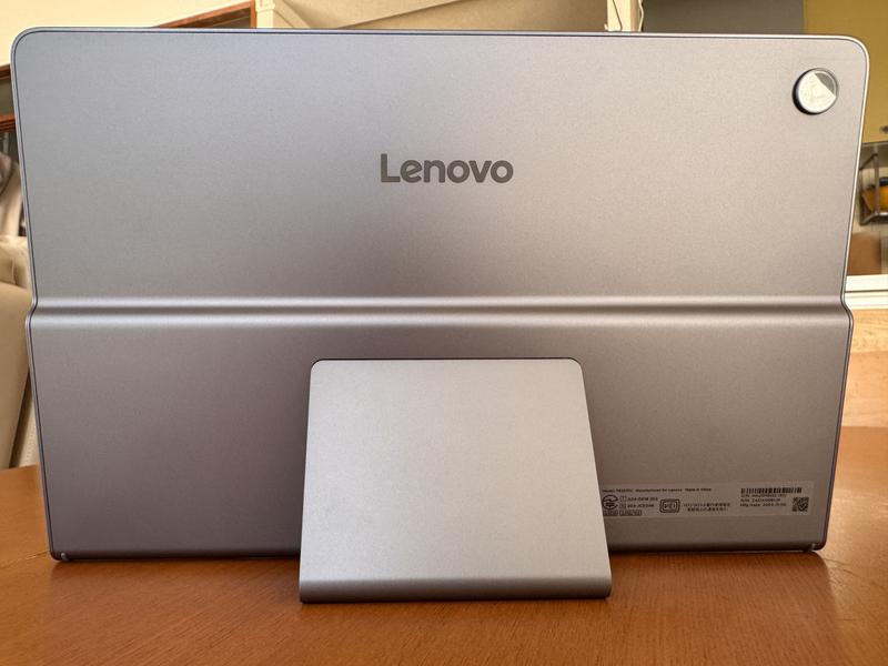 Lenovo Tab Plus | 迫力のサウンドの大画面タブレット | レノボ・ ジャパン