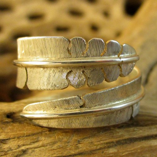 イスレタ族：マイケル・カーク（Michael Kirk）イーグルフェザー