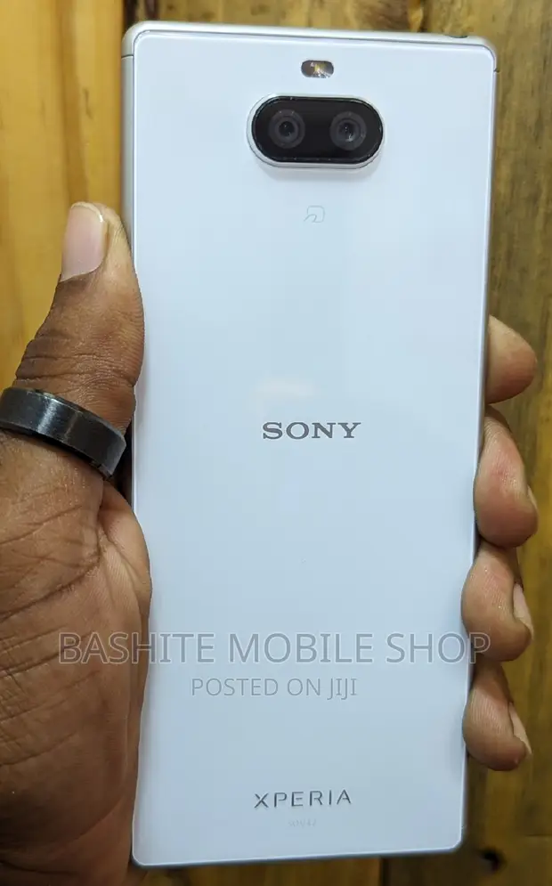 SIM-free Xperia 8 SOV42 64 GB 059 Black SONY Xperia 8 SOV42