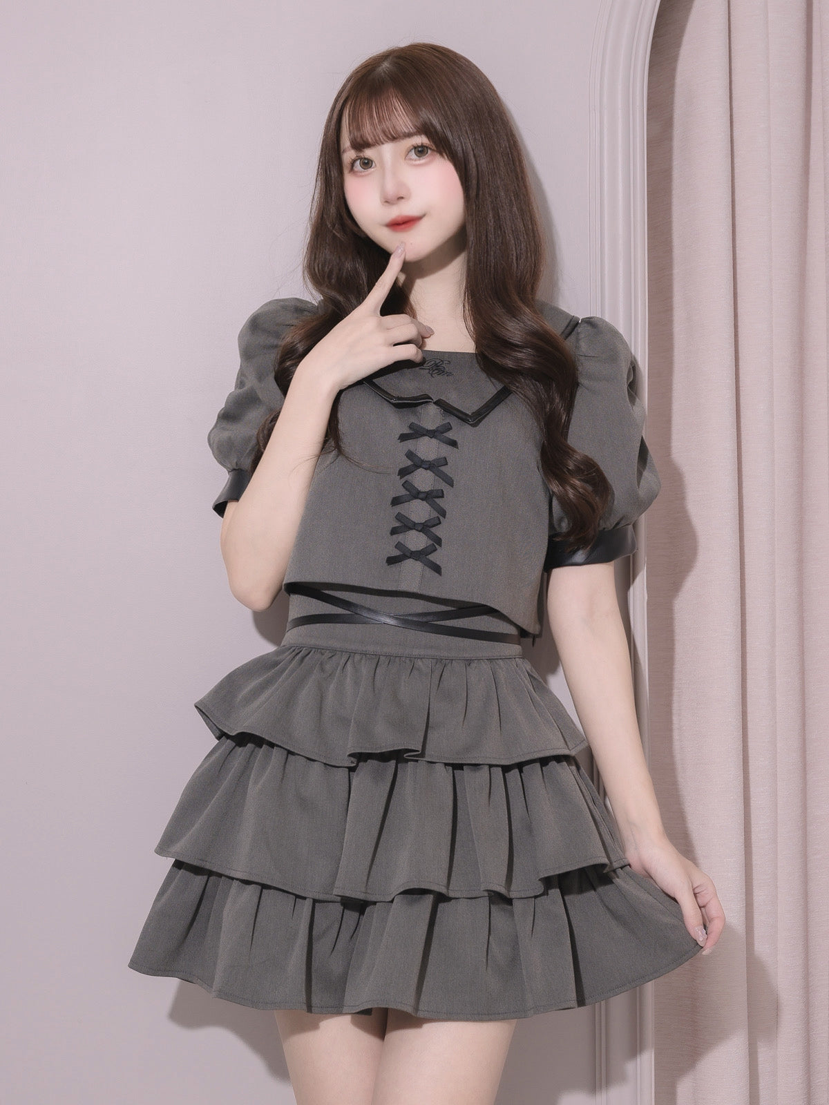 レザーパイピングフロントリボントップス – pium