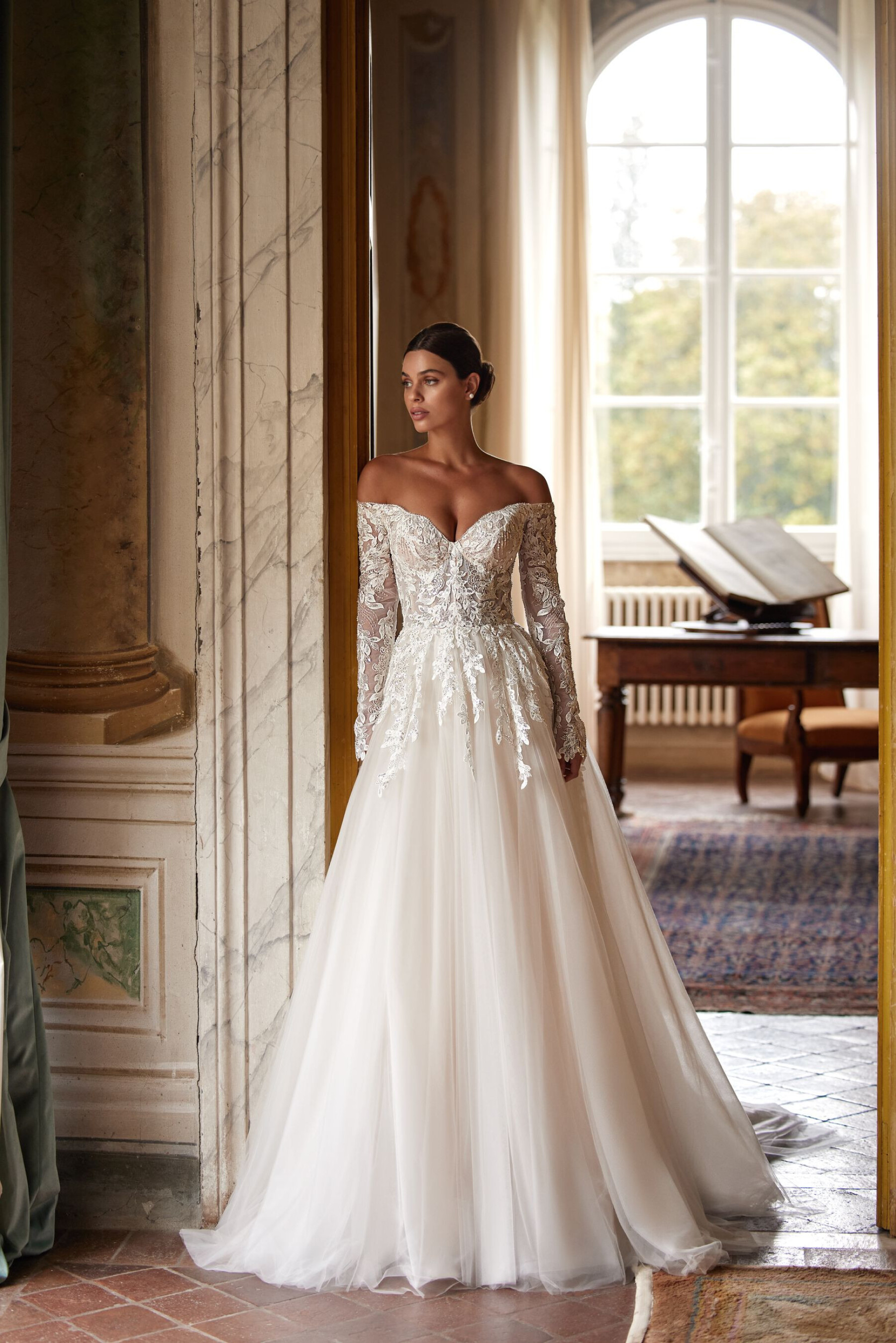 Ida Torez “Erregina” - collection “Charm of Desire collection” on