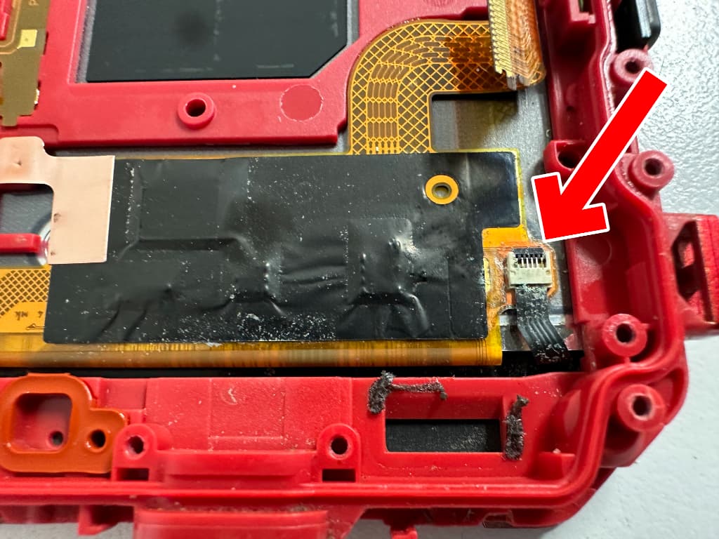 TORQUE G04の画面交換修理！真っ暗でほとんど何も映らない故障がデータ