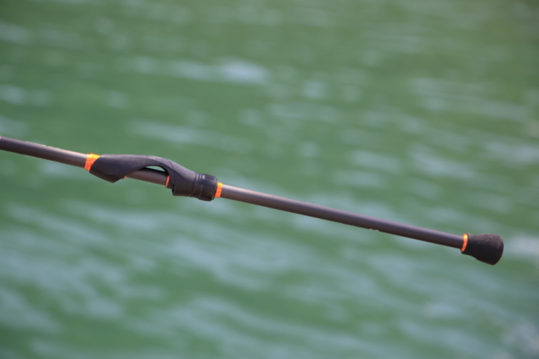 幅広いライトゲームに対応するロッド「シマノ ソアレSS」が