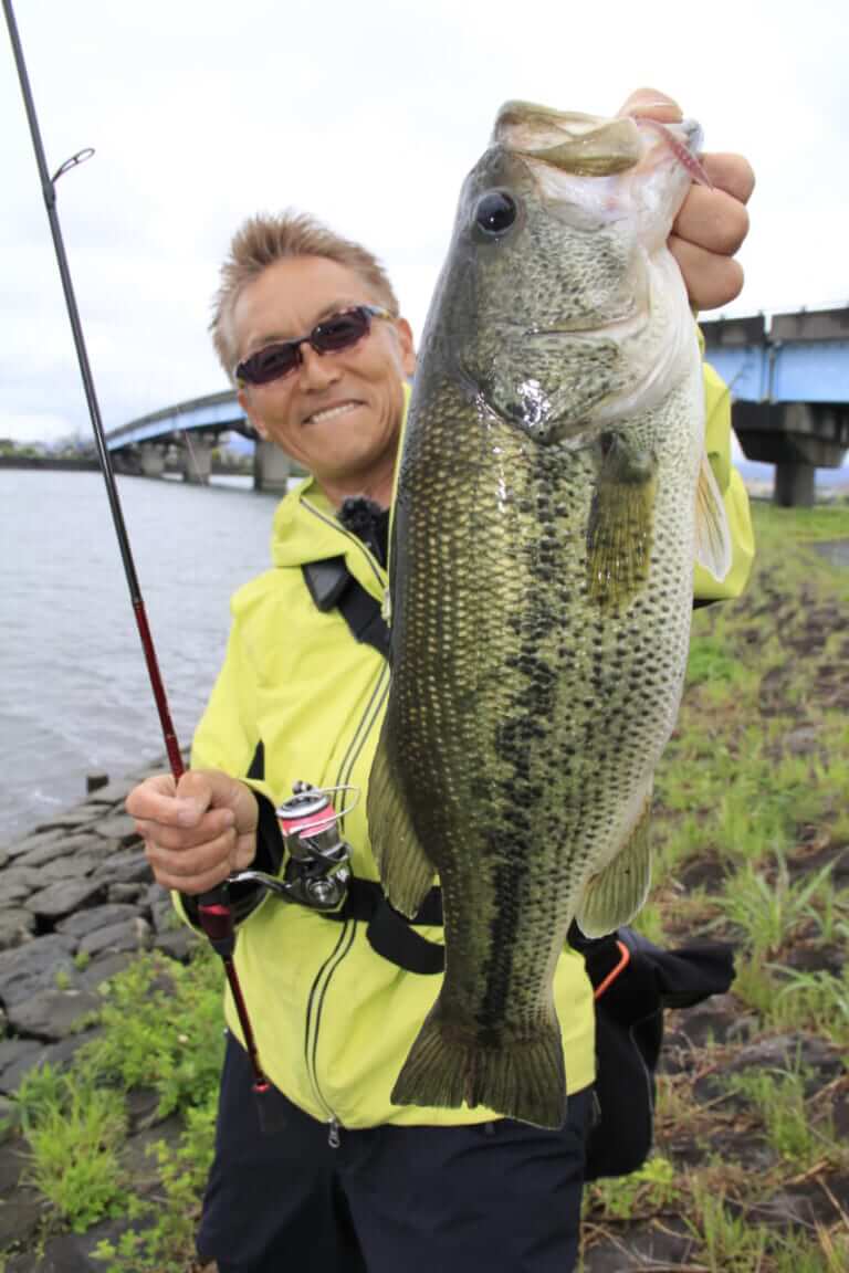 自重58g！史上最軽量！】羽根のような軽さを持つ「超セコ釣りロッド