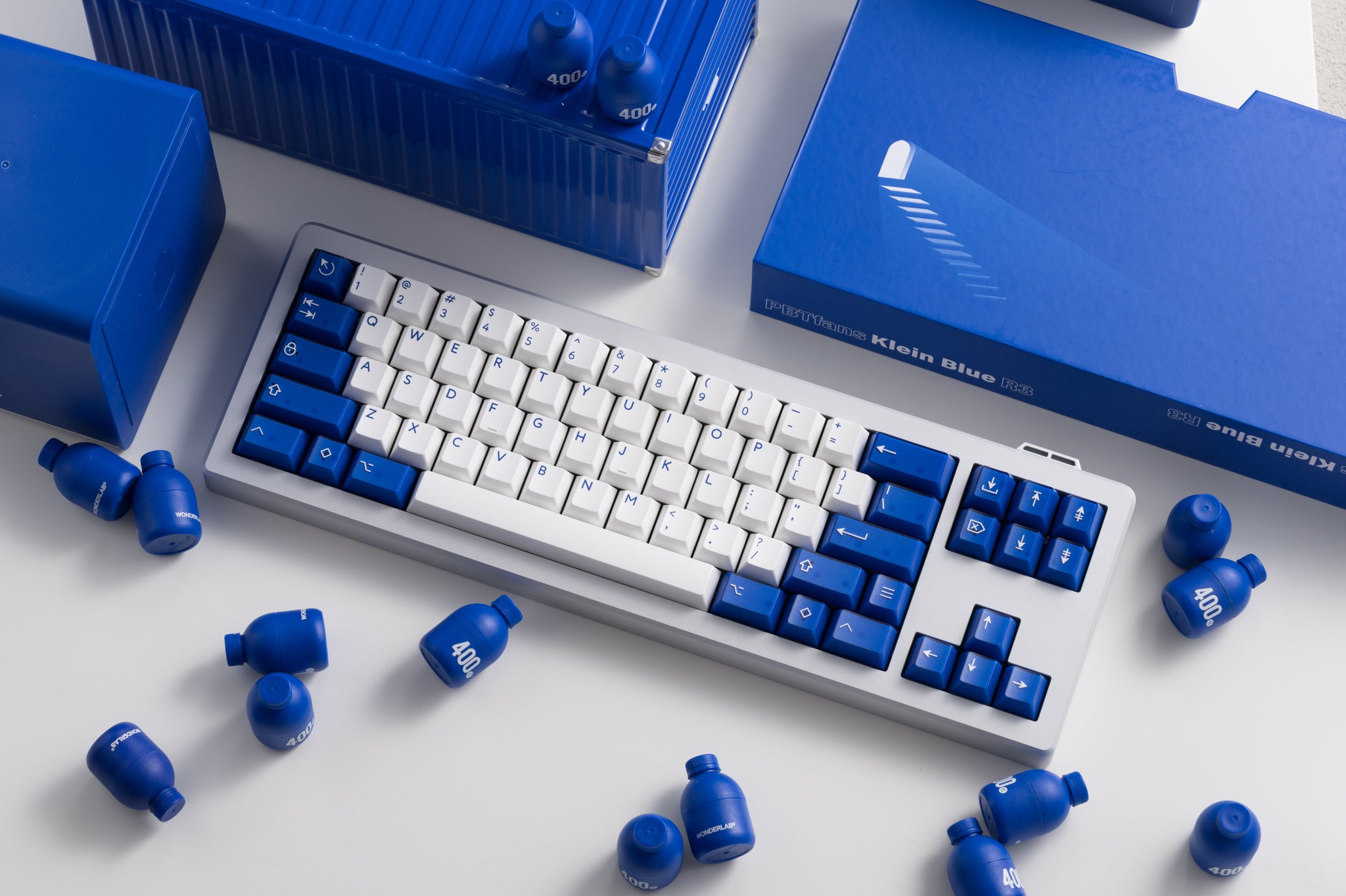 In Stock) PBTfans Klein Blue R3