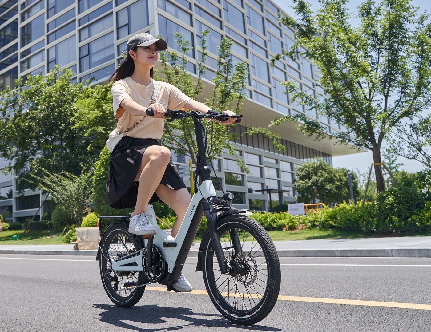 乗り降り楽々！コンパクト折りたたみ電動アシスト自転車F046がMakuake