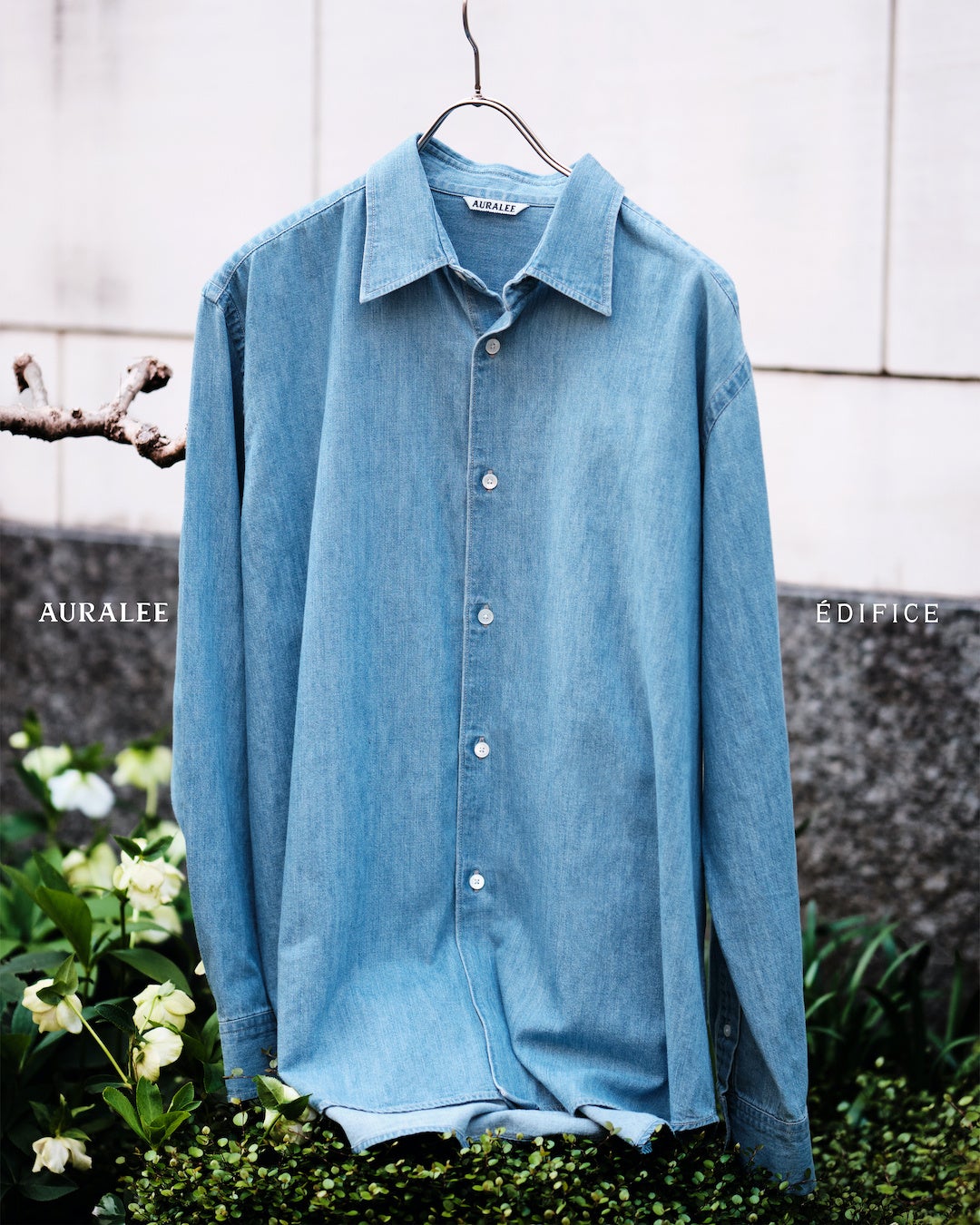 AURALEE for ÉDIFICE のスペシャルなデニムシャツがローンチ。 | 株式