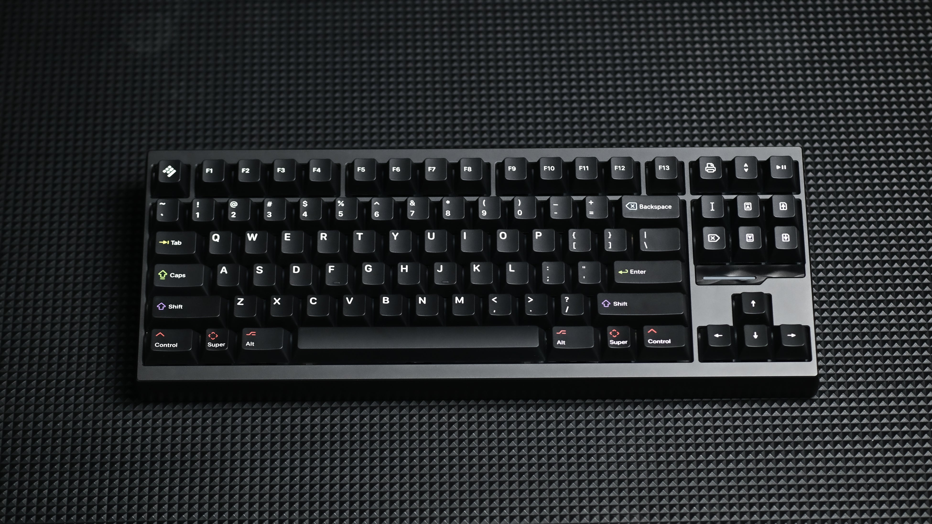 Keyreative × Kapowazの共同プロジェクト第2弾「KAP White on Black