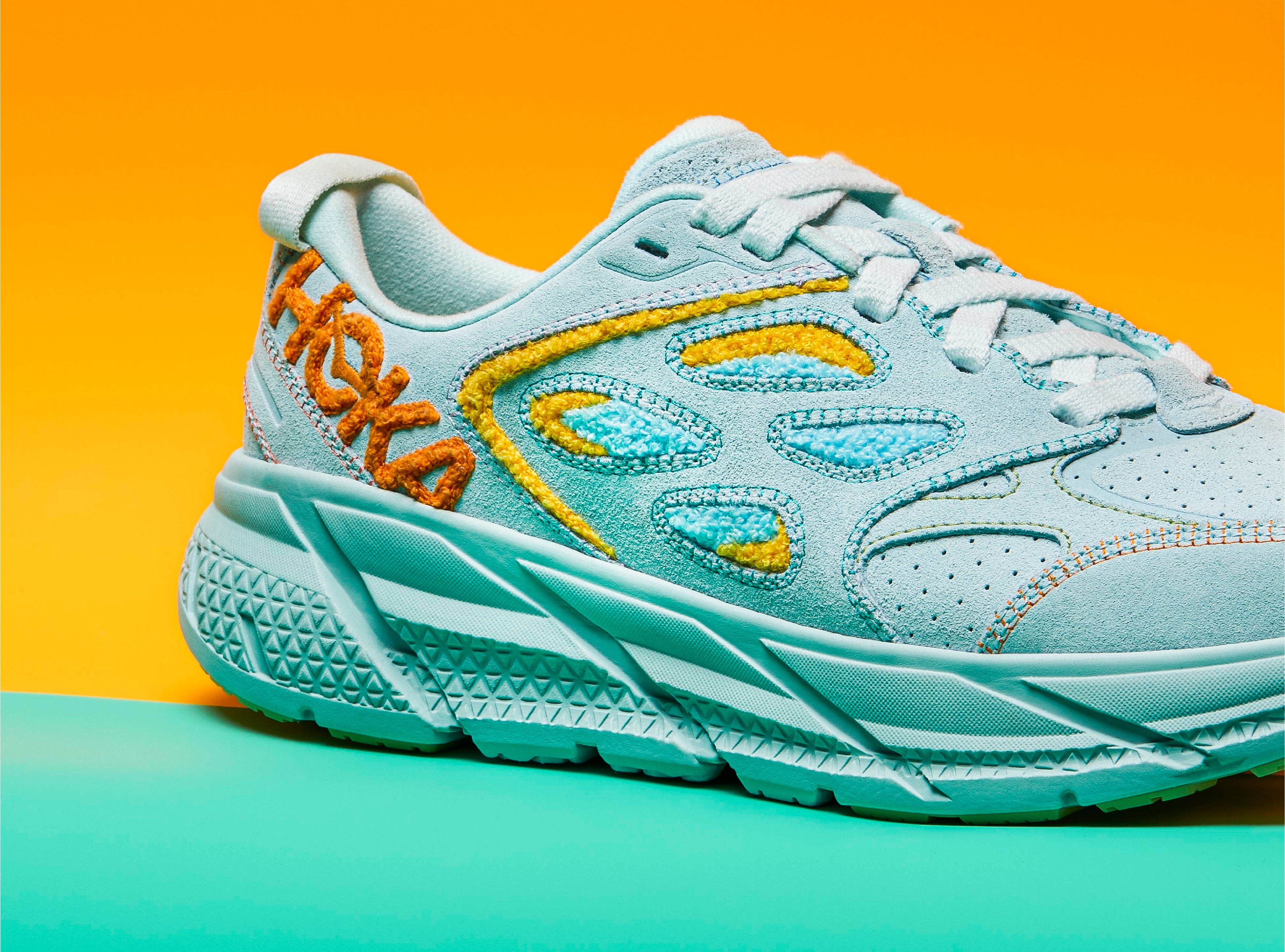 HOKAから、砂漠の植物がモチーフのハイクシューズ「DESERT FLOWER PACK